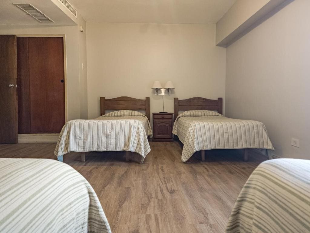 Standard Quadruple Room room - Image 1