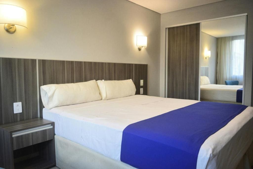 Standard King Room with Limited View room - Image 2