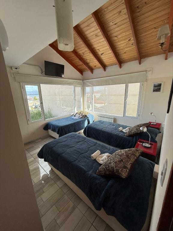 Standard Triple Room room - Image 1