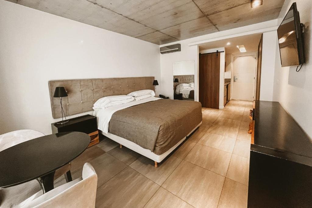 Deluxe Double Room with Balcony room - Image 2