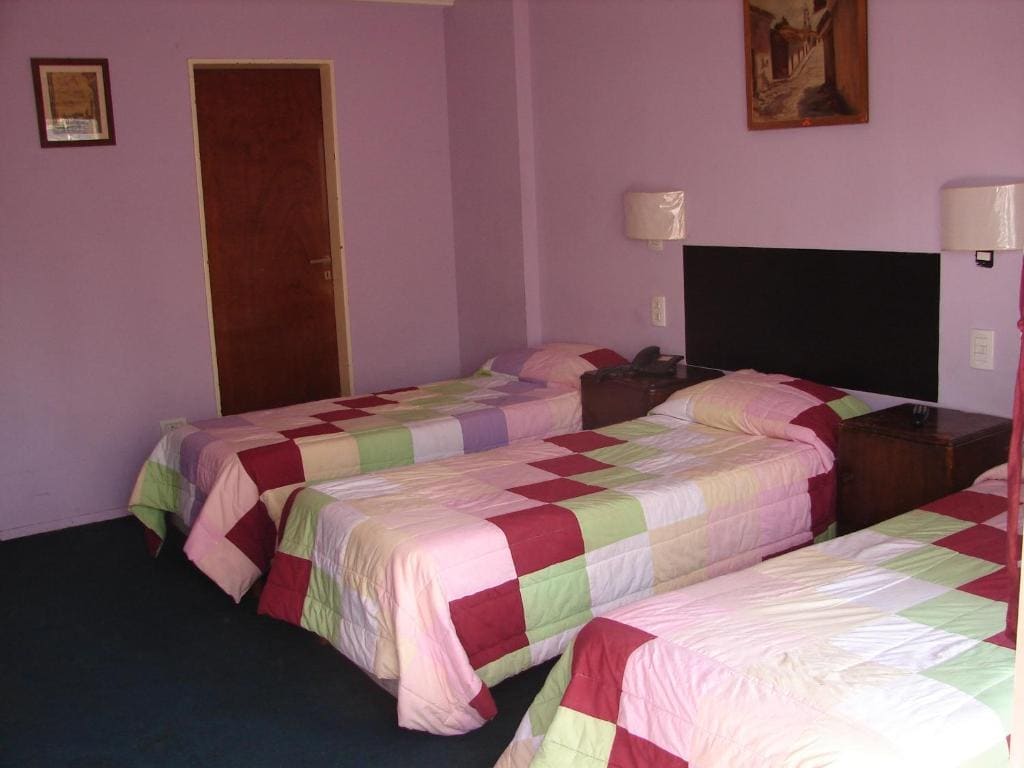 Triple Room with Shared Bathroom room - Image 3