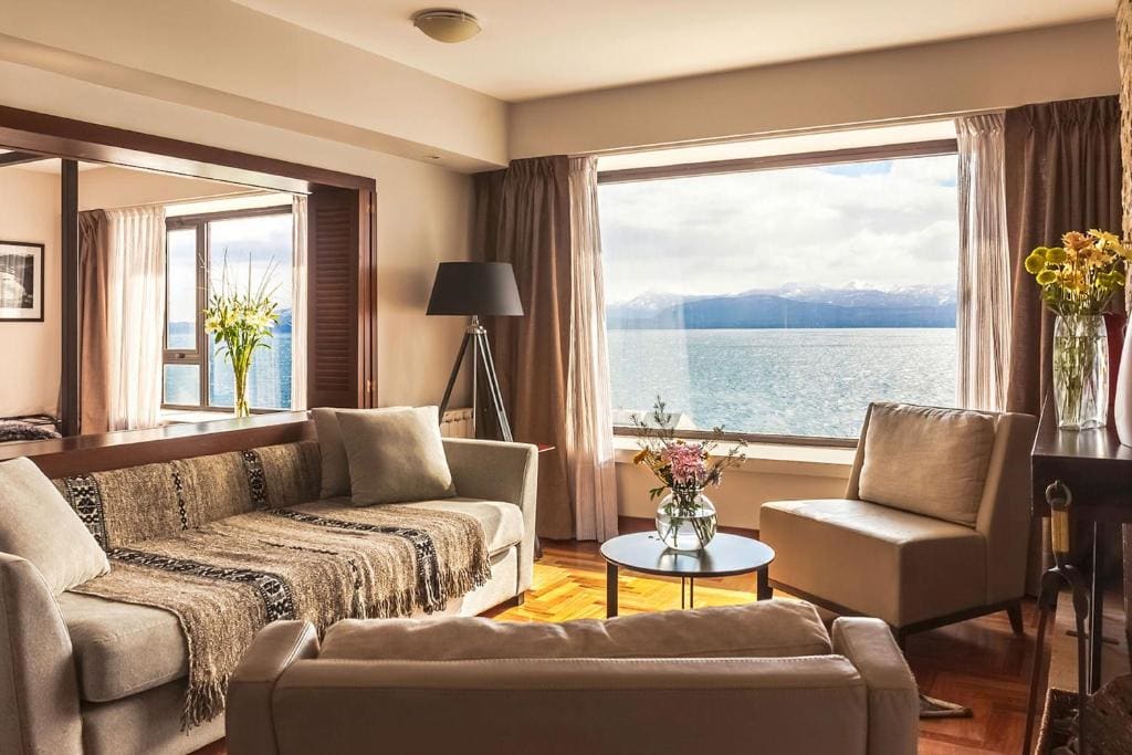 1 Bedroom suite with 1 King, Sofa bed, Lake view room - Image 1