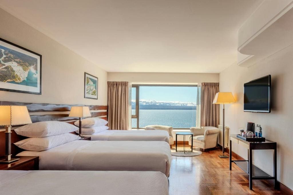 Deluxe Guest room with 3 Twin/Single Bed(s), Lake view room - Image 2
