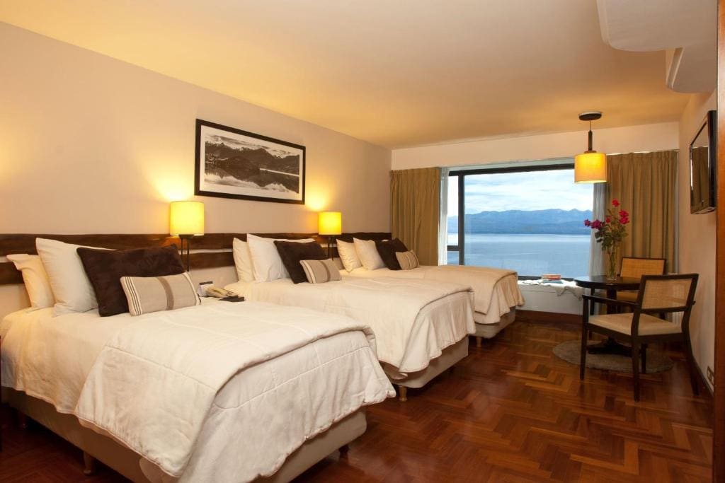Deluxe Guest room with 3 Twin/Single Bed(s), Lake view room - Image 1