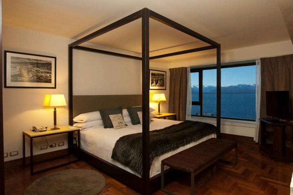 1 Bedroom suite with 1 King, Sofa bed, Lake view room - Image 2