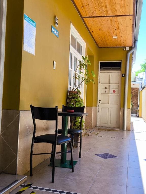Room room - Image 2