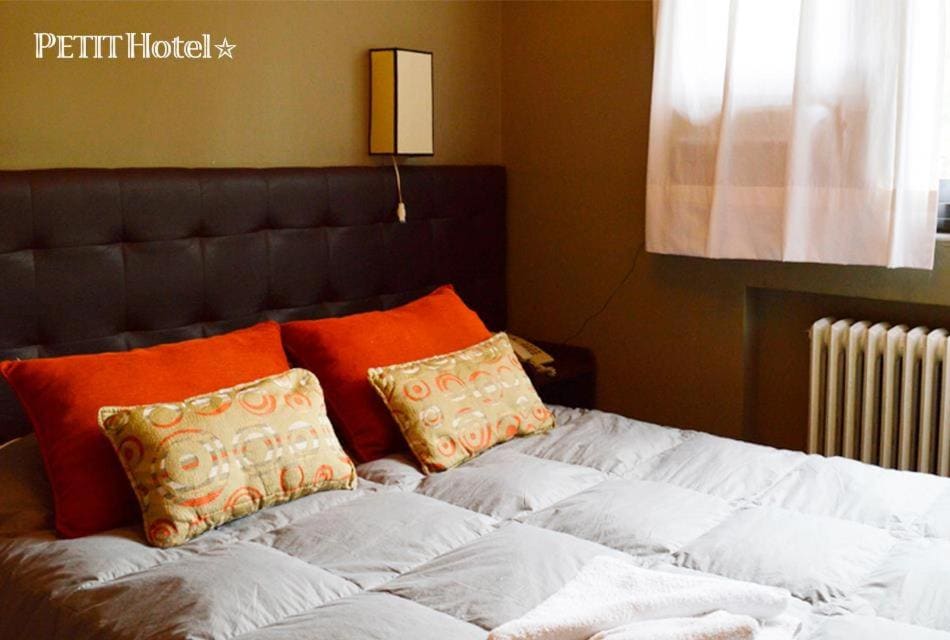 Deluxe Queen Room room - Image 2