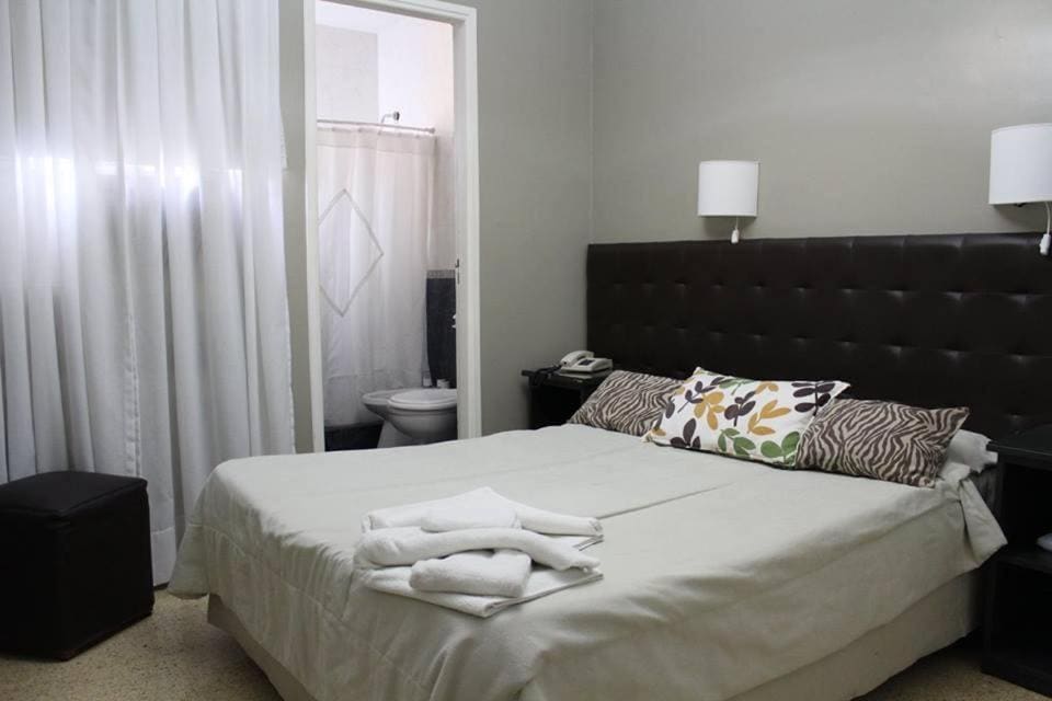 Deluxe Queen Room room - Image 1