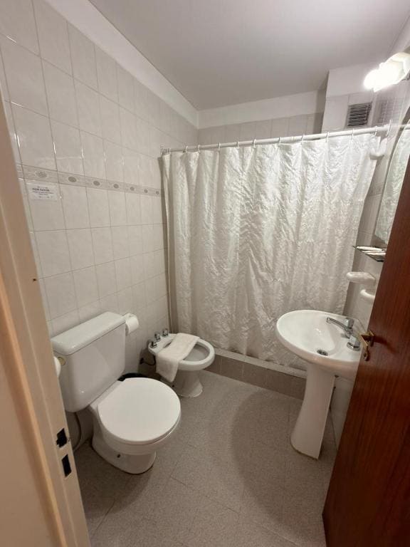 Double Room with Private Bathroom room - Image 2