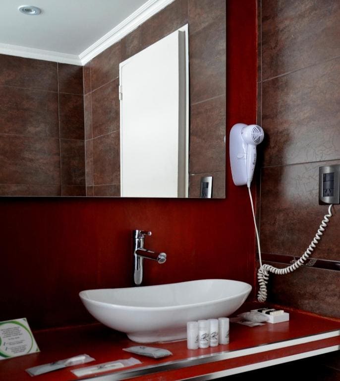 Twin Room with Private Bathroom room - Image 2