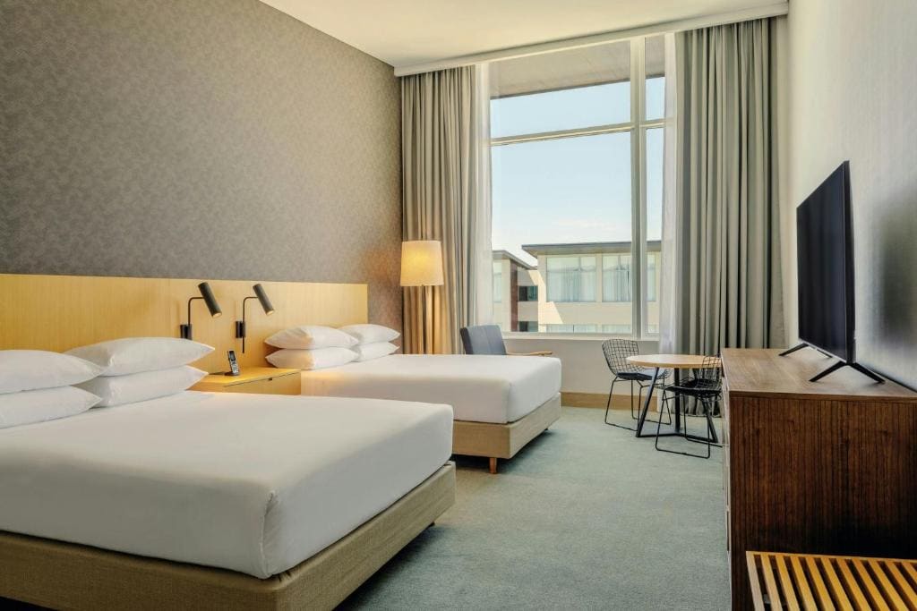 Queen Room with Two Queen Beds - Club Level room - Image 1