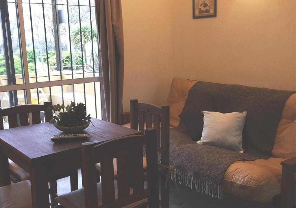 Bungalow room - Image 3