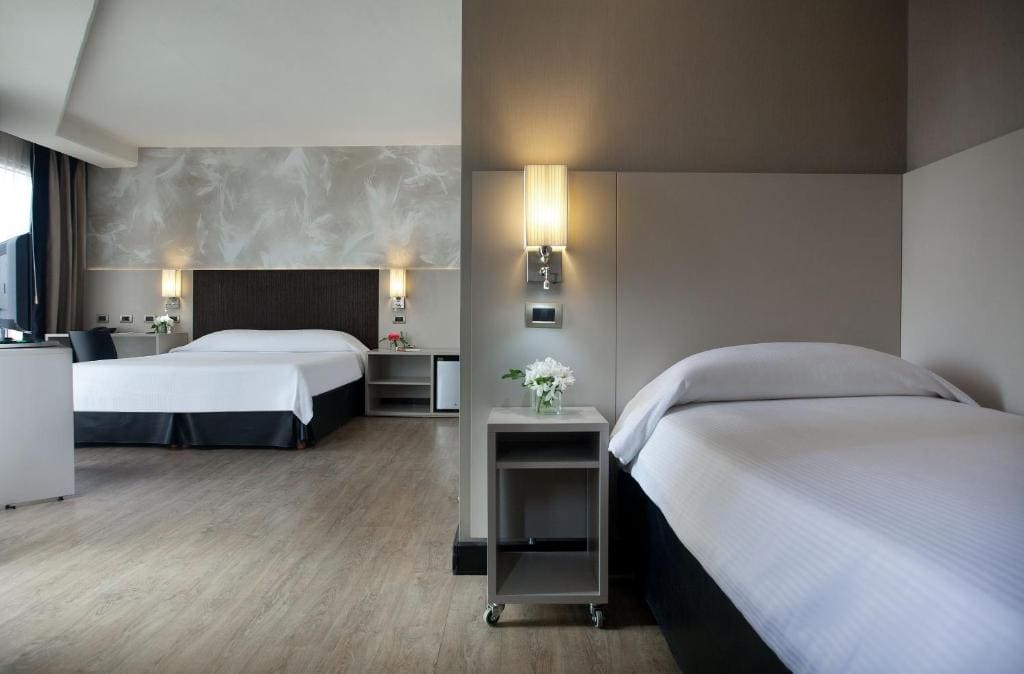Standard Quadruple Room room - Image 2