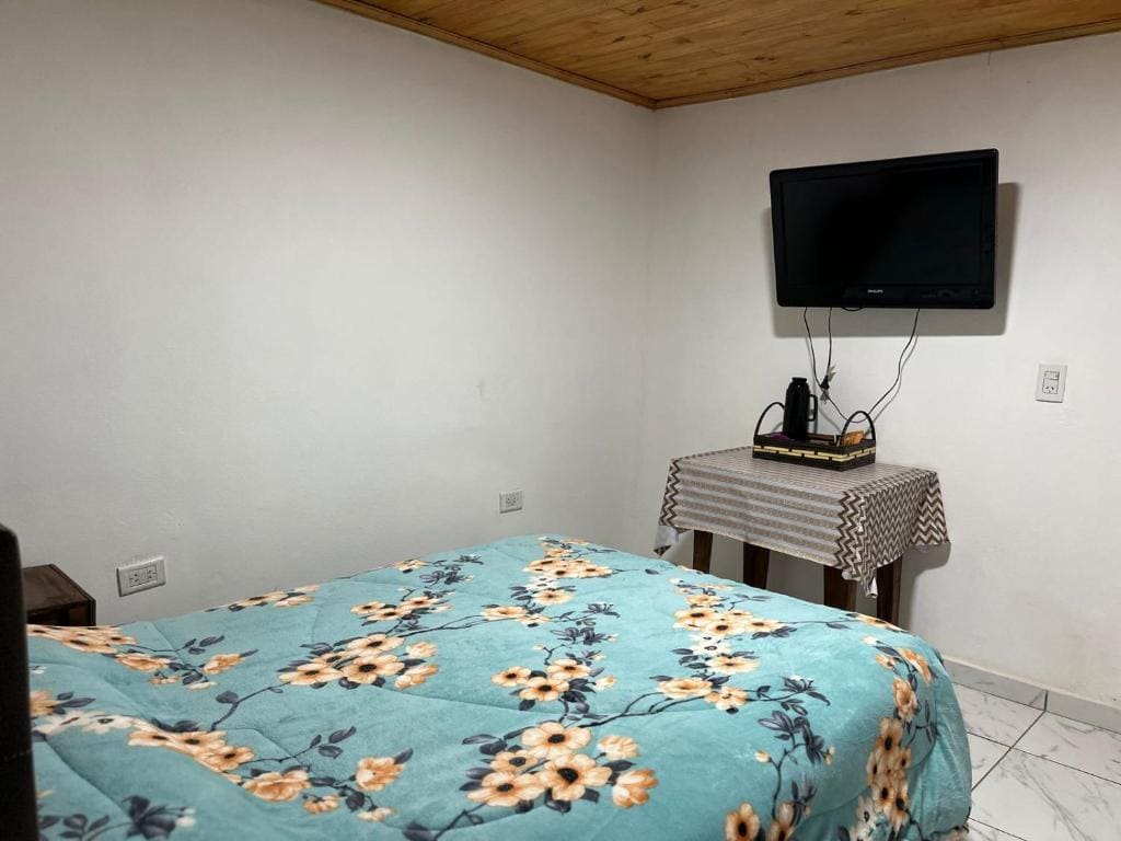 Double Room with Private Bathroom room - Image 2