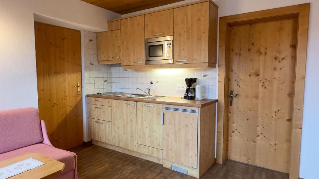 One Bedroom Apartment room - Image 2