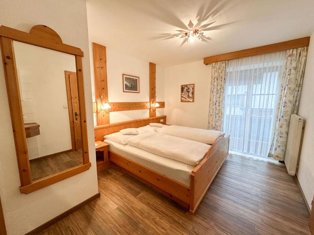 One Bedroom Apartment room - Image 1