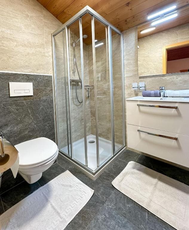Two Bedroom Apartment room - Image 1