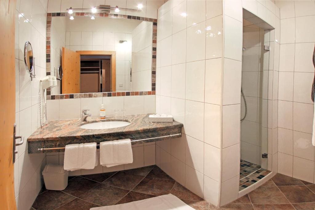 Deluxe Suite room - Image 3