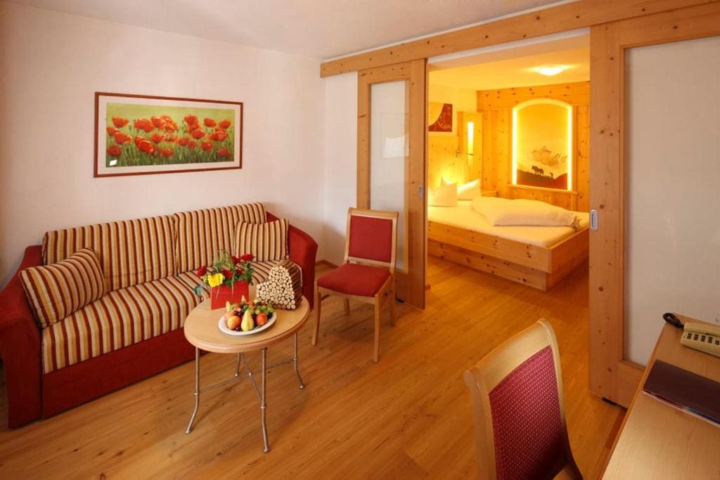 Deluxe Suite room - Image 2