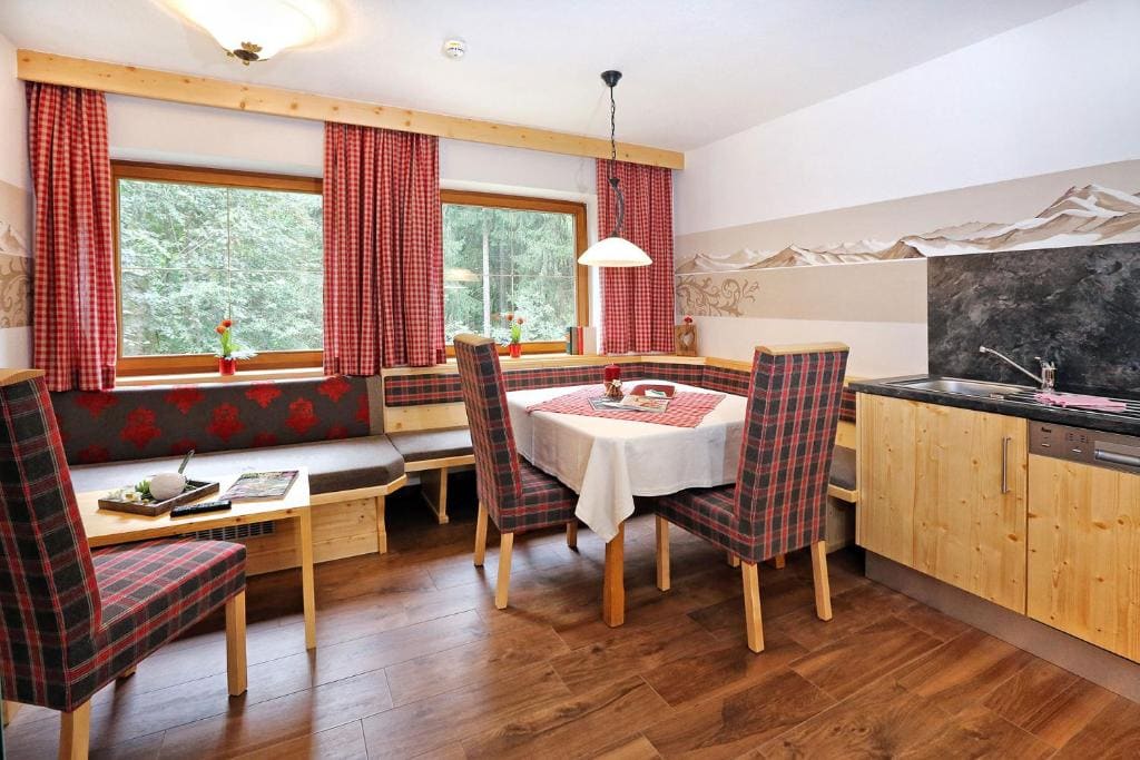 Two-Bedroom Deluxe Apartment room - Image 2