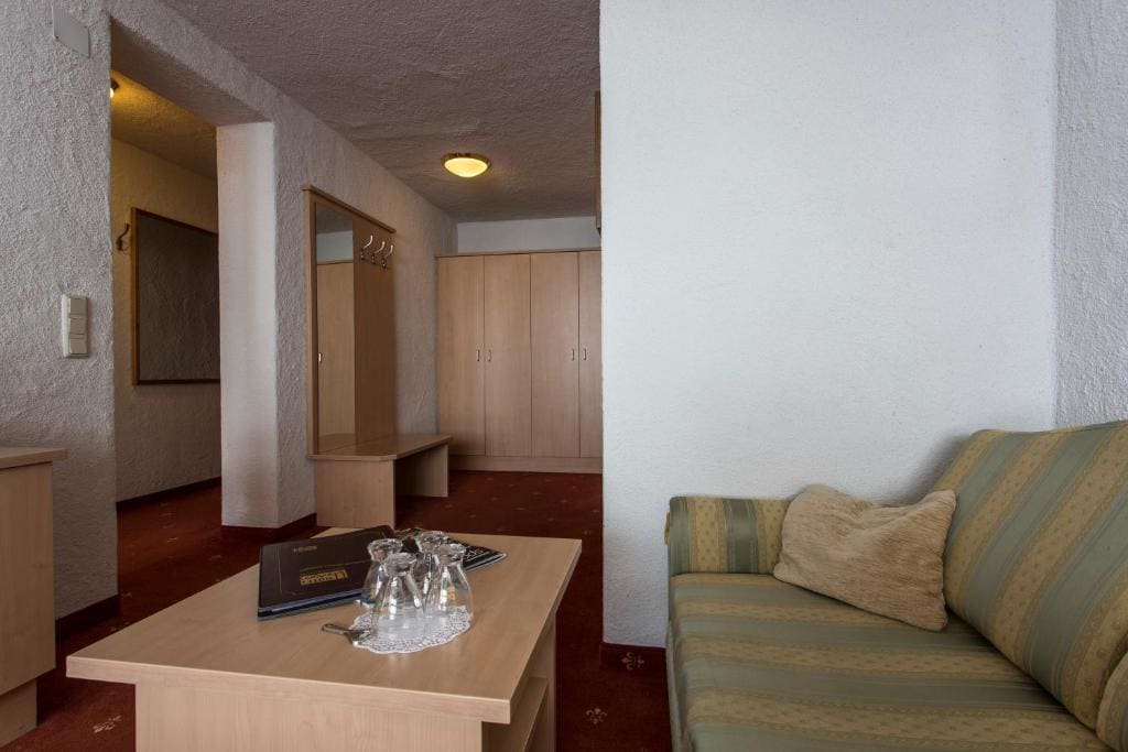 Family Room room - Image 2