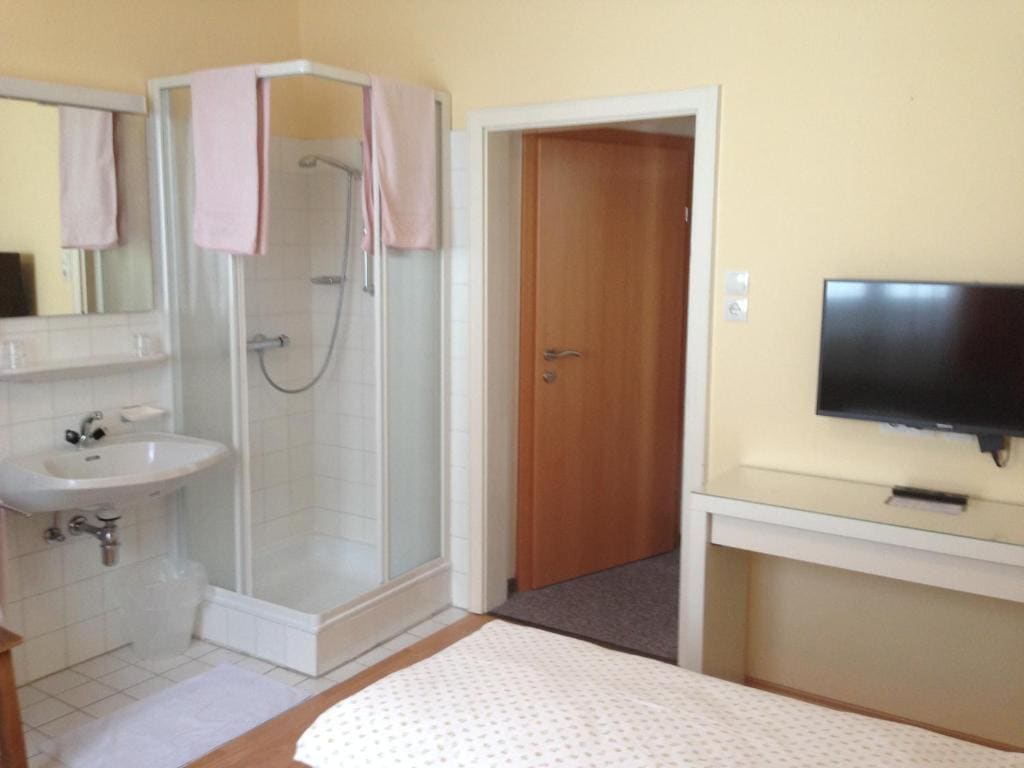 Double Room with Mountain View room - Image 2