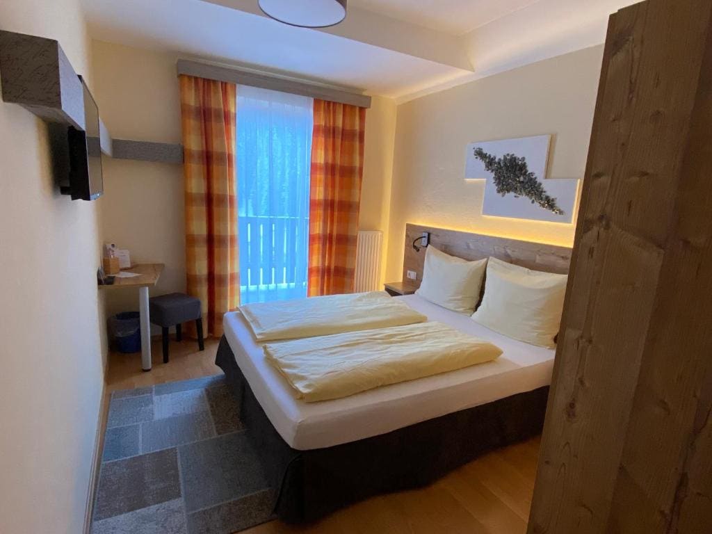 Double Room with Mountain View room - Image 1