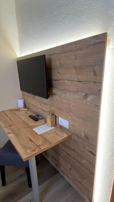 Single Room with Mountain View room - Image 2