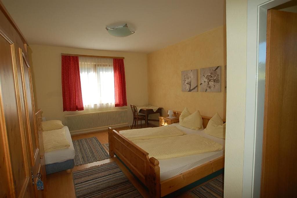 Triple Room with Mountain View room - Image 2