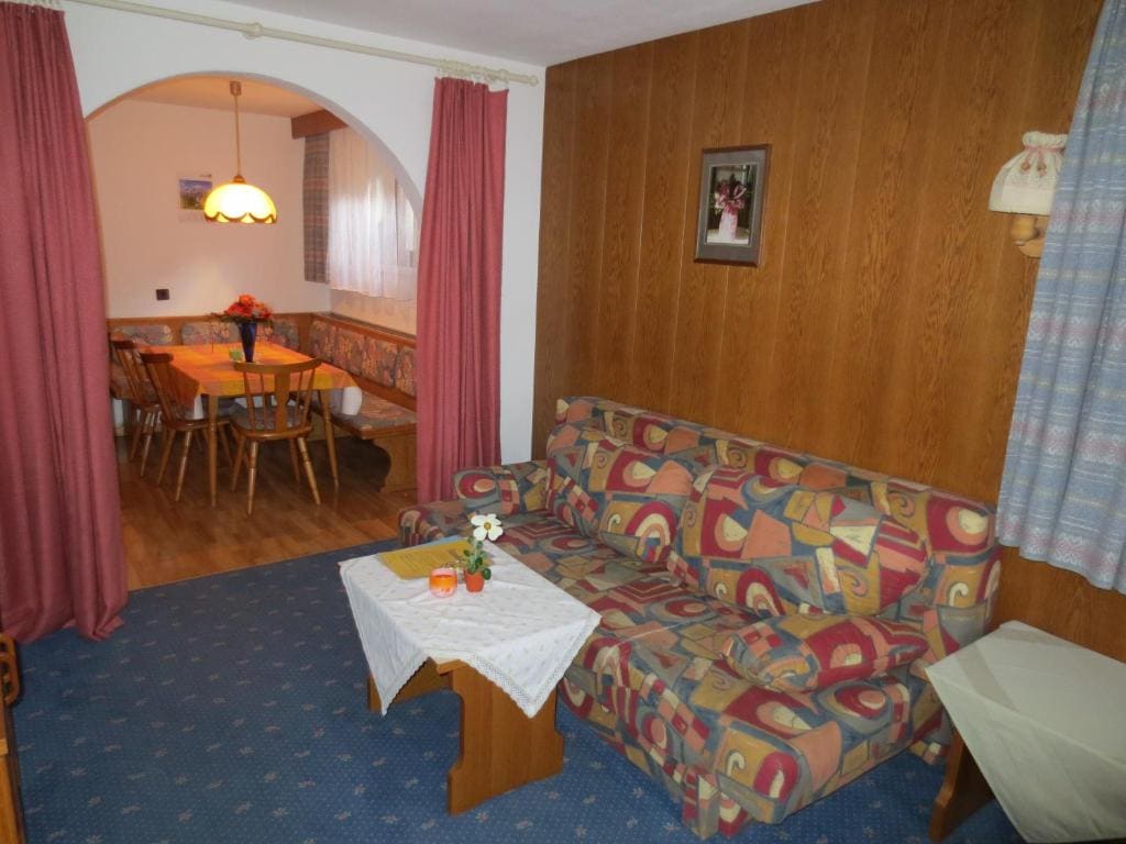 Large Two-Bedroom Apartment room - Image 1