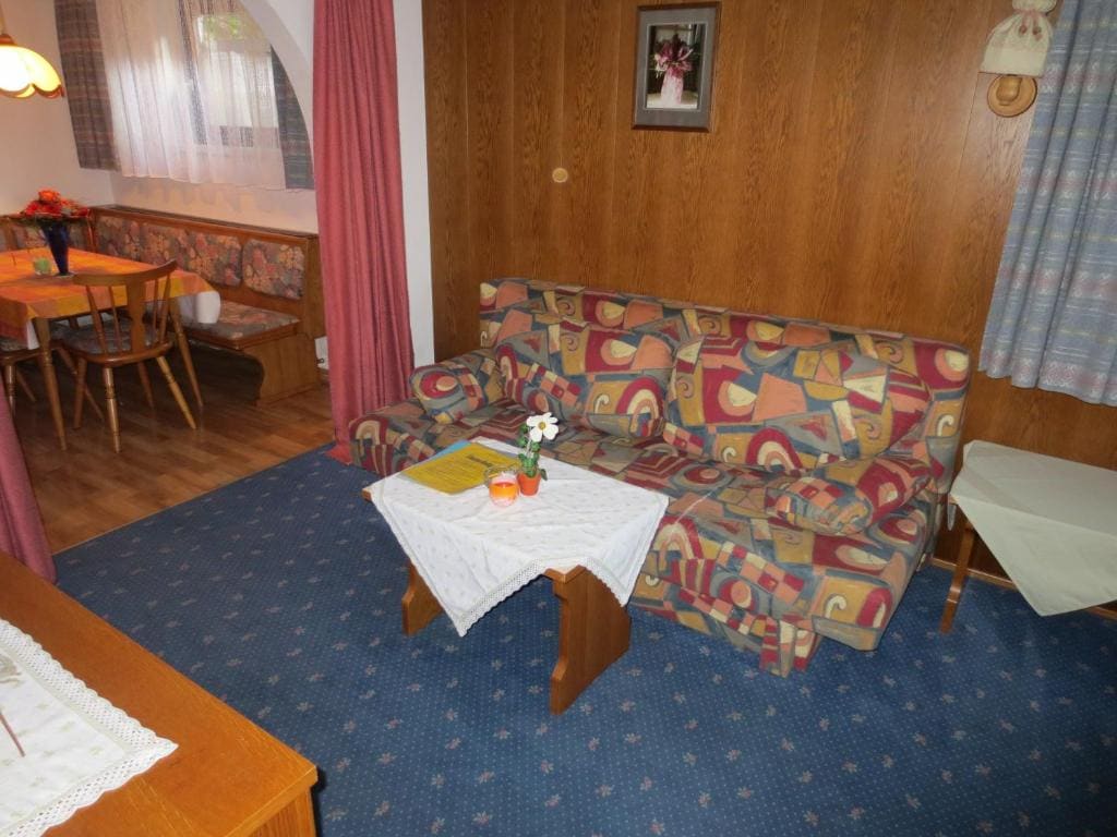 Three-Bedroom Apartment room - Image 1
