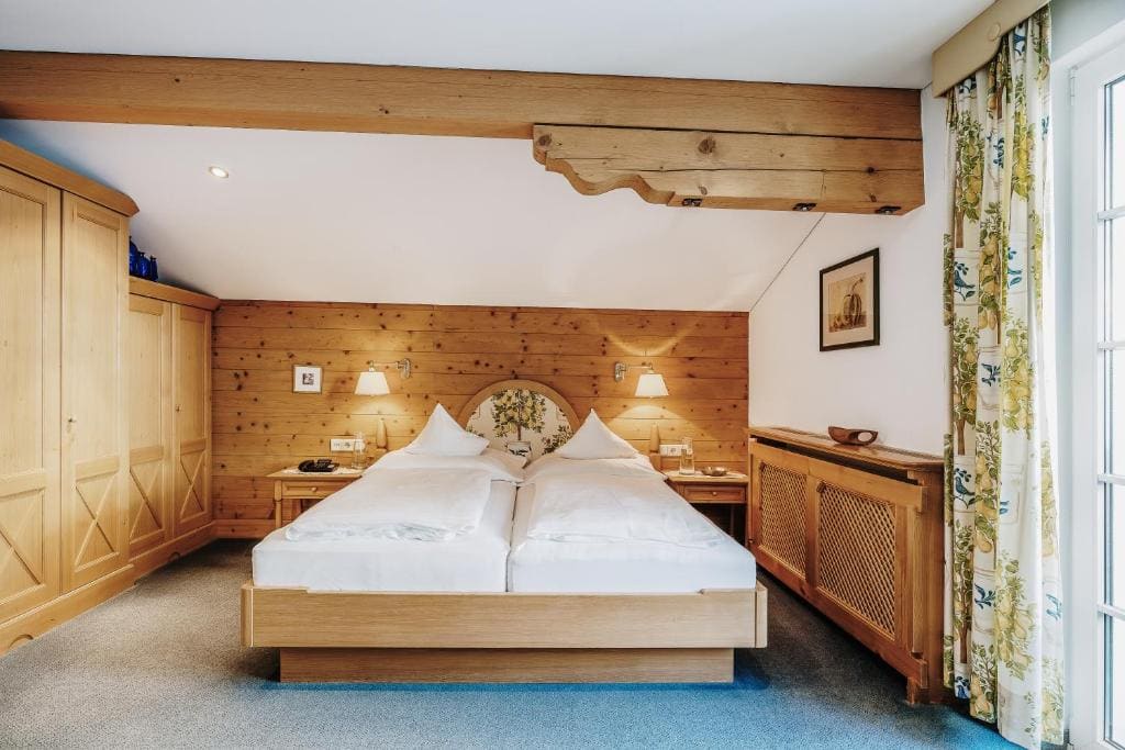 Deluxe Double Room with Balcony room - Image 1