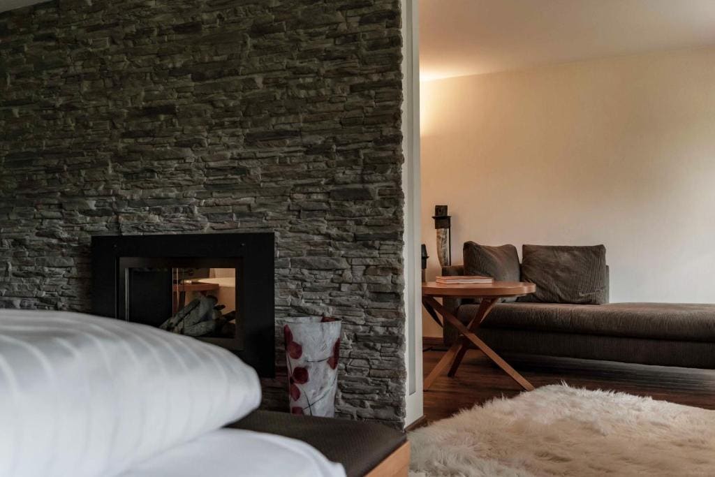 Deluxe Suite with Balcony room - Image 3