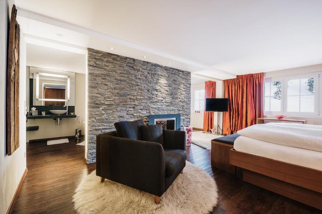 Deluxe Suite with Balcony room - Image 1