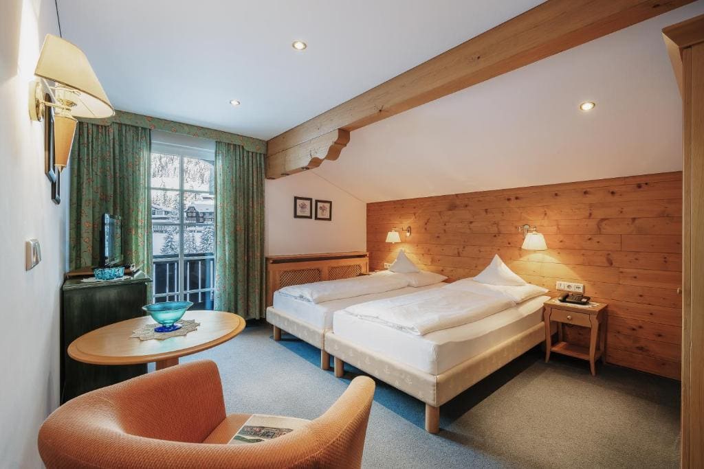 Double Room with Balcony room - Image 2