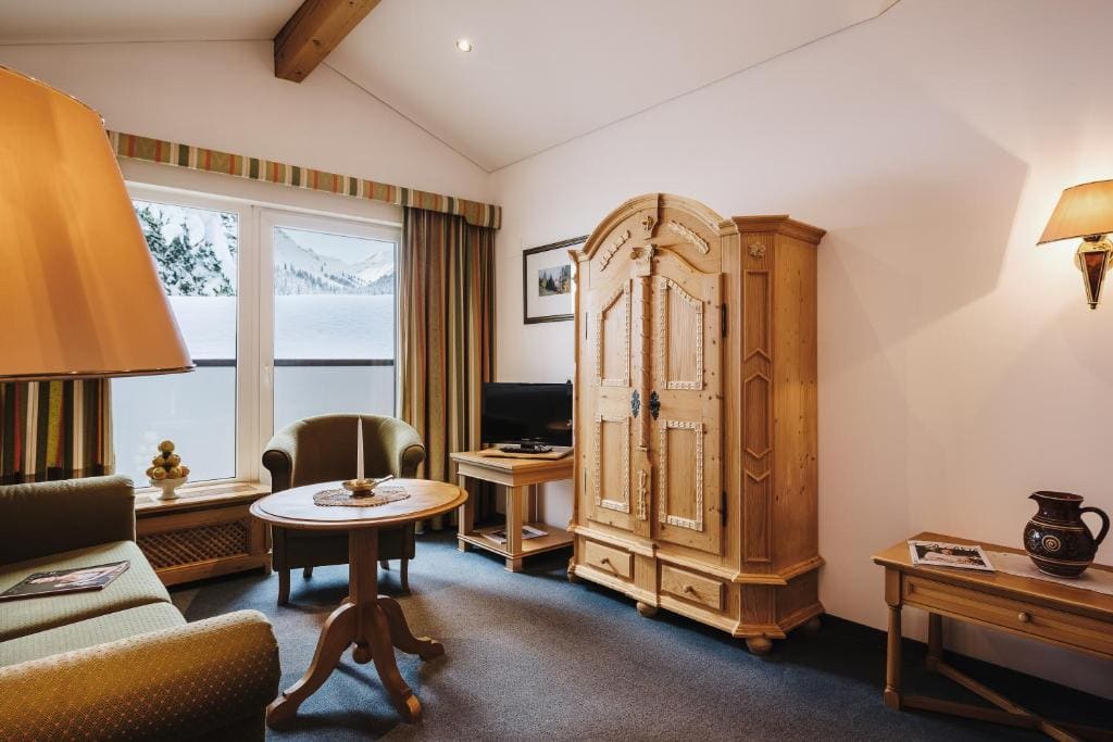 Junior Suite with Balcony room - Image 1