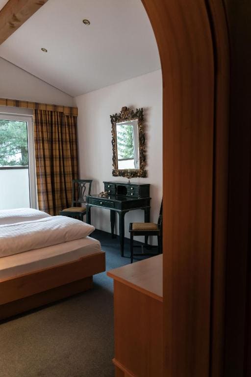 Junior Suite with Balcony room - Image 2