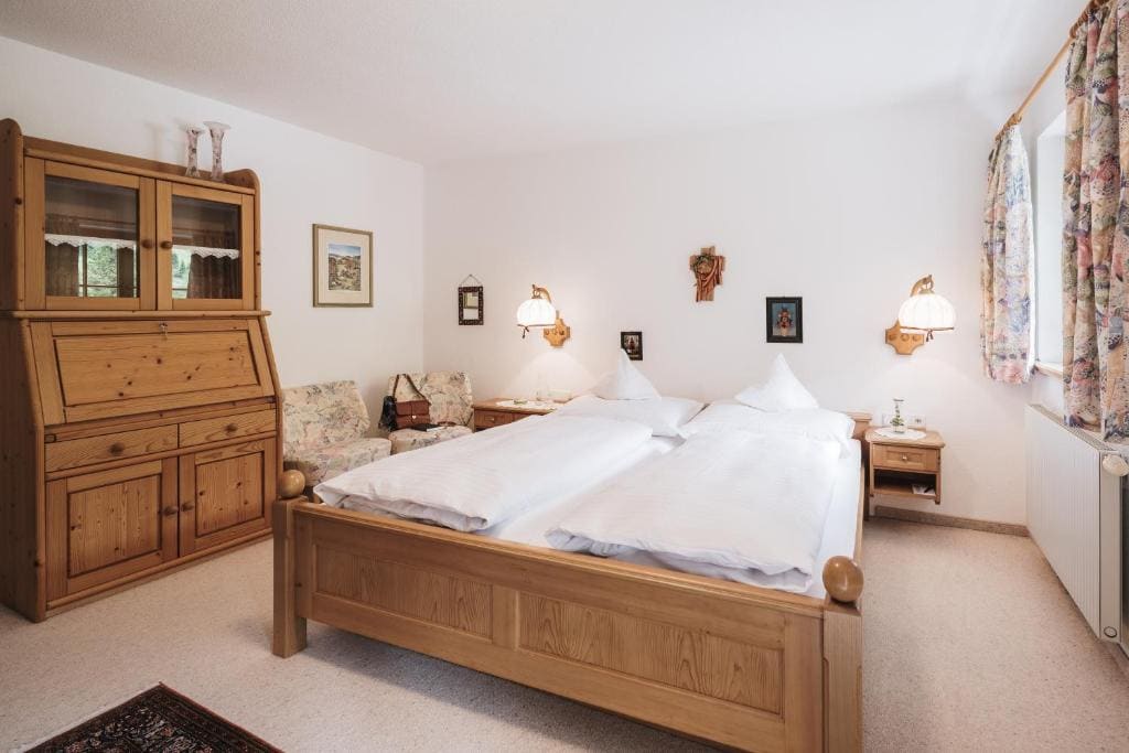 King Suite with Balcony room - Image 2