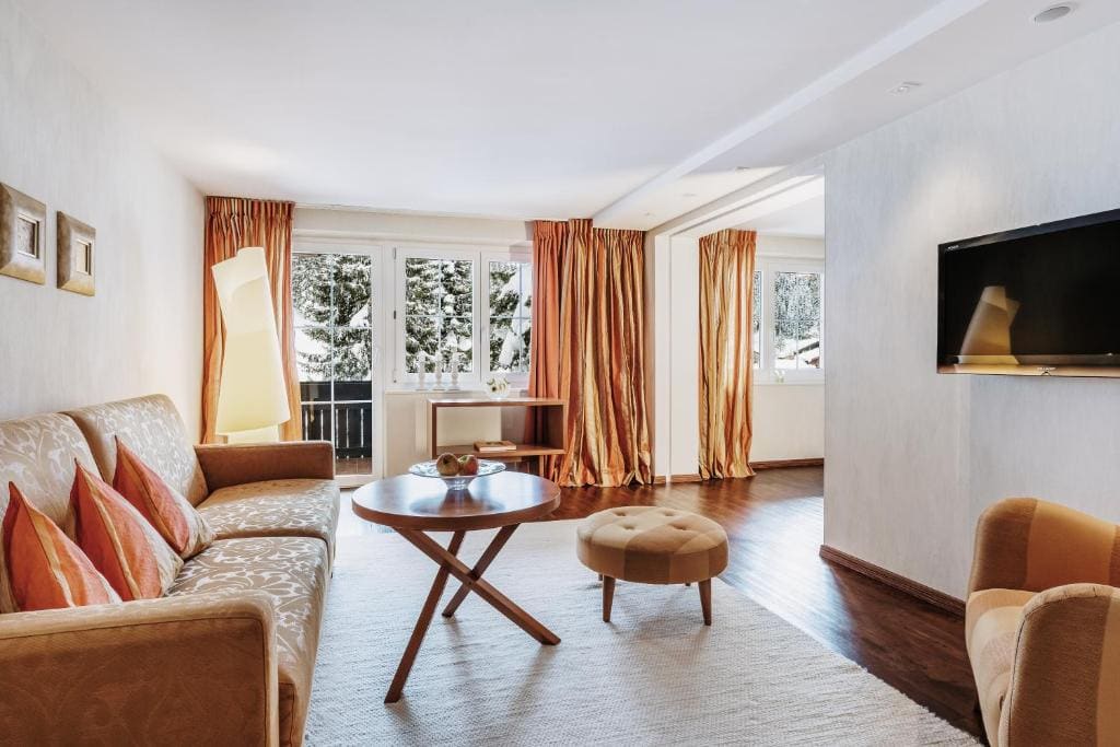 Superior Suite with Balcony room - Image 3
