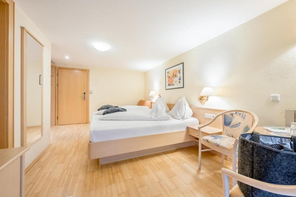 Double Room with Balcony room - Image 2
