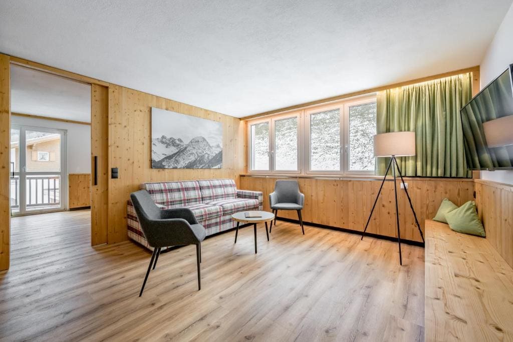 Family Suite with Balcony room - Image 1