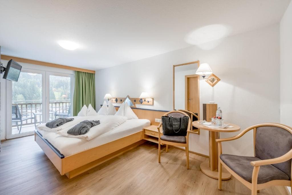 Small Double Room room - Image 3