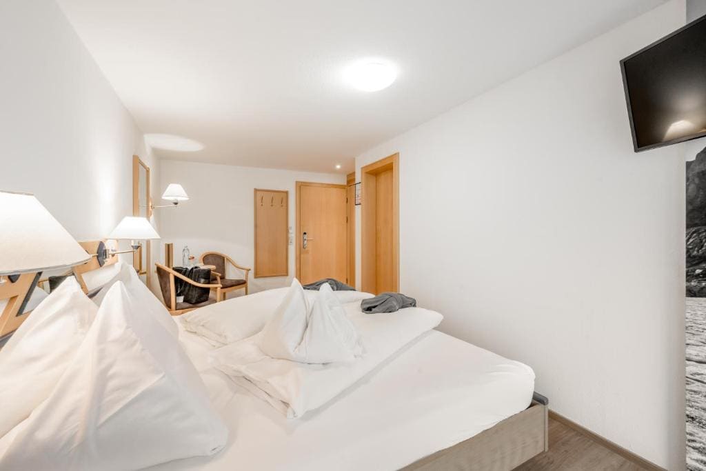 Small Double Room room - Image 2