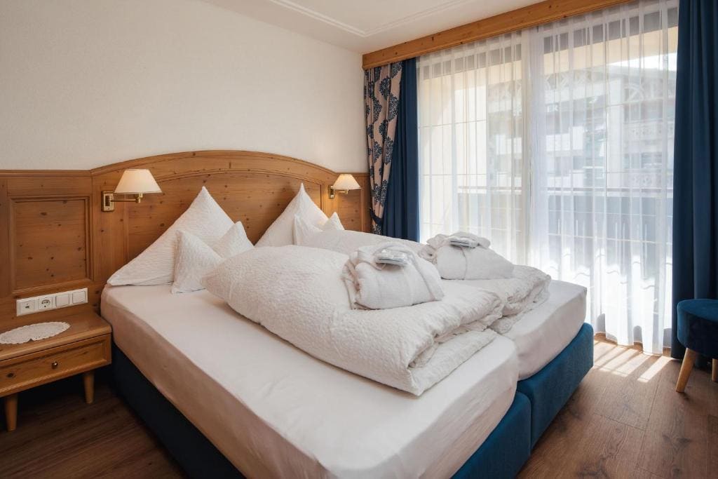 Double Room with Balcony room - Image 2