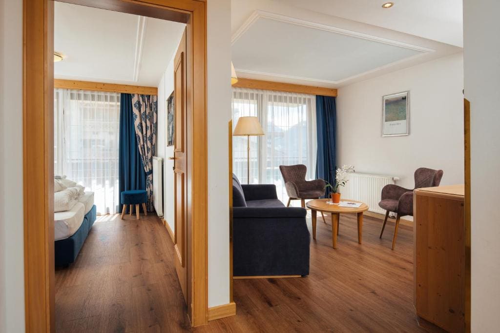 Junior Suite with Balcony room - Image 2