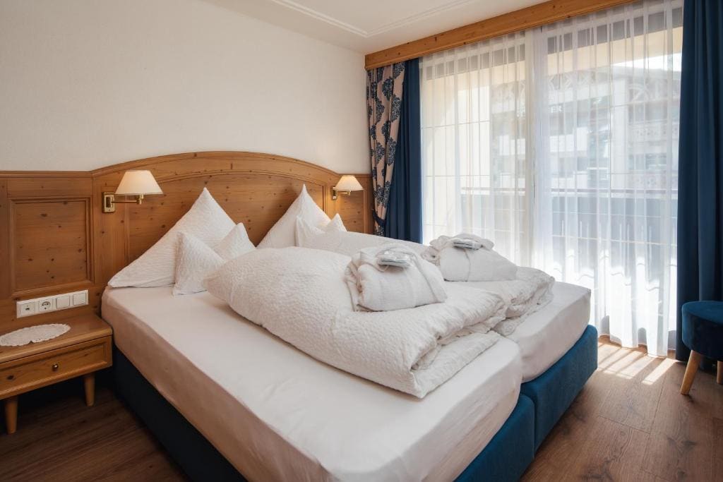 Junior Suite with Balcony room - Image 3