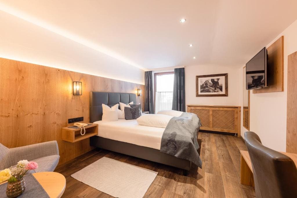 Double Room with Mountain View room - Image 1