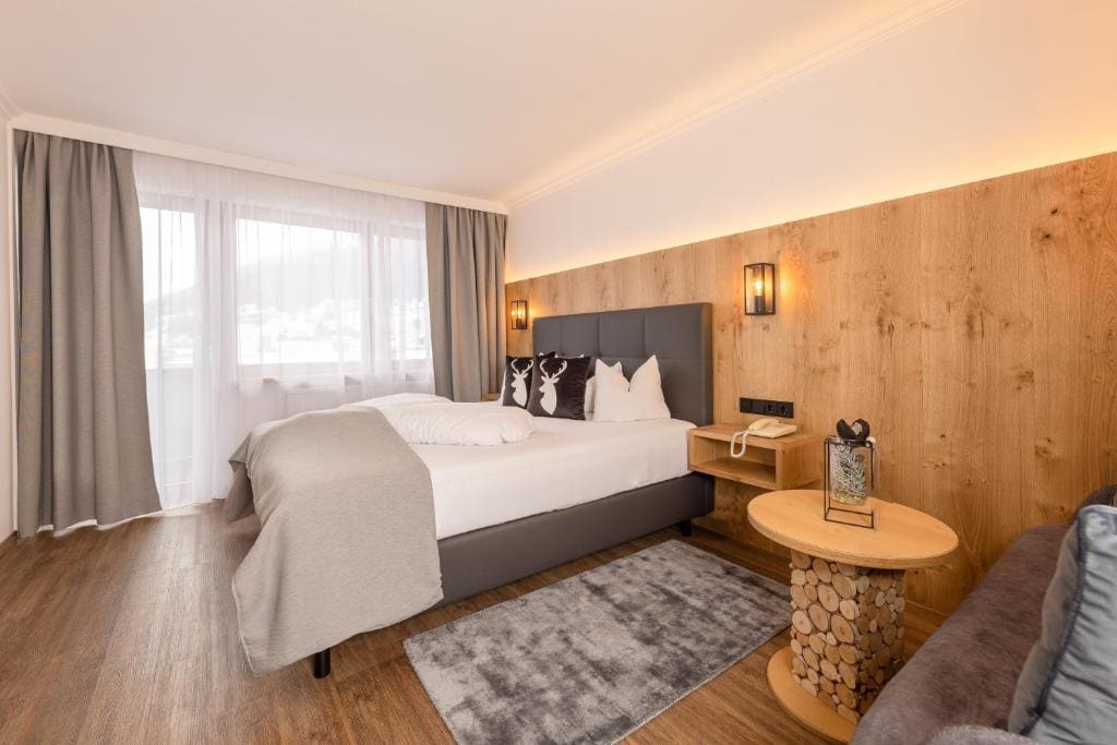 Double Room with Mountain View room - Image 2