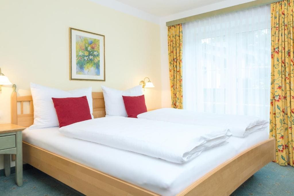 Double Room with Balcony room - Image 3