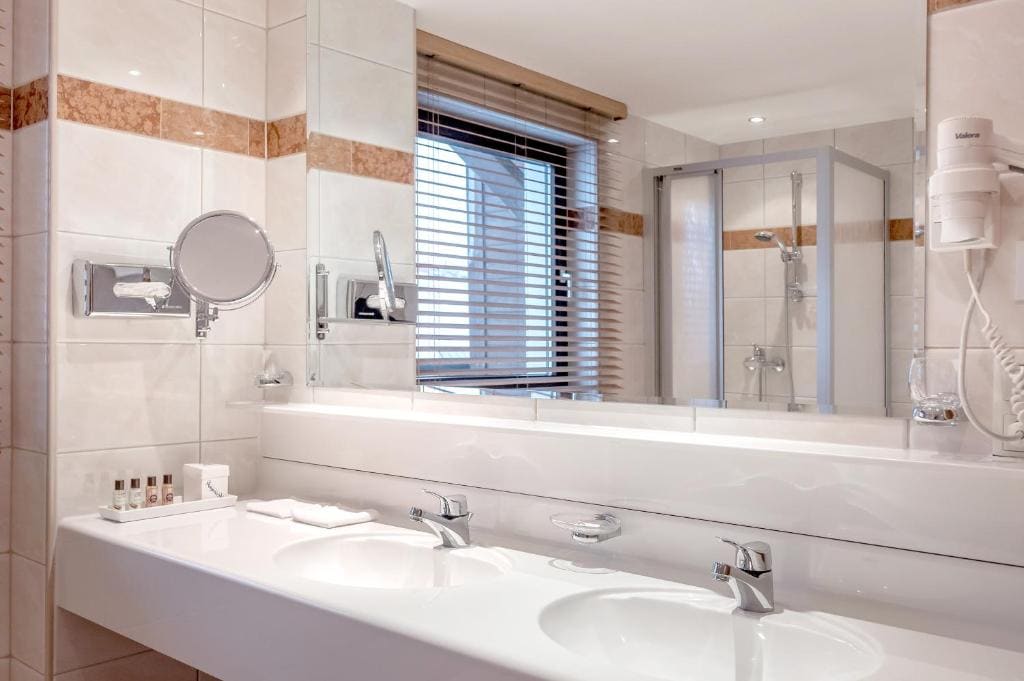 Junior Suite with Mountain View room - Image 2